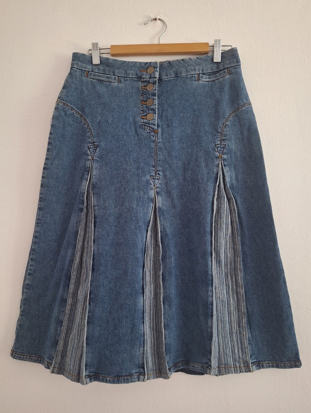 Vintange Isabella Bird (A-Line Midi Denim Skirt with Button Front - Blue)